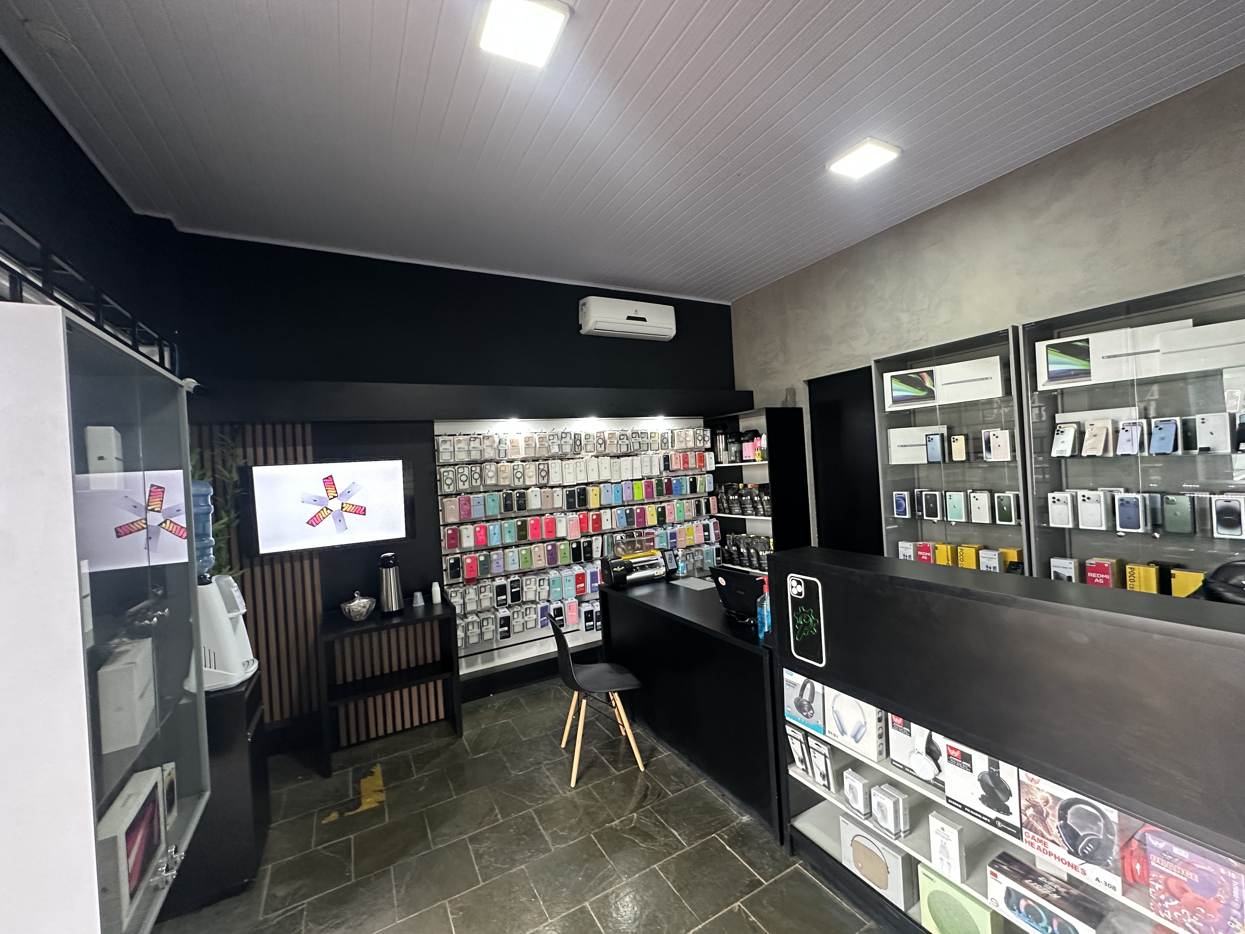 Foto do balcão da loja MB Mobile Tech